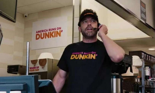 Μπεν Άφλεκ: Η viral διαφήμιση που έκανε ο ηθοποιός με γκεστ σταρ την... Τζένιφερ Λόπεζ