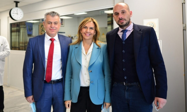 Ράπτη: Επίσκεψη στο ΚΑΤ - «Νοσηλεύτηκα κι εγώ σε αυτό το νοσοκομείο»