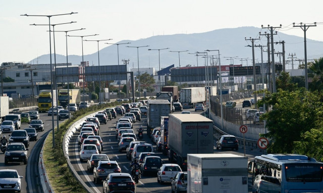 Κίνηση τώρα: «Φράκαρε» ο Κηφισός από τροχαίο στη Νέα Φιλαδέλφεια