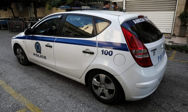 Σέρρες: Τσάκωσαν 17χρονο διαρρήκτη μέσα σε καφενείο