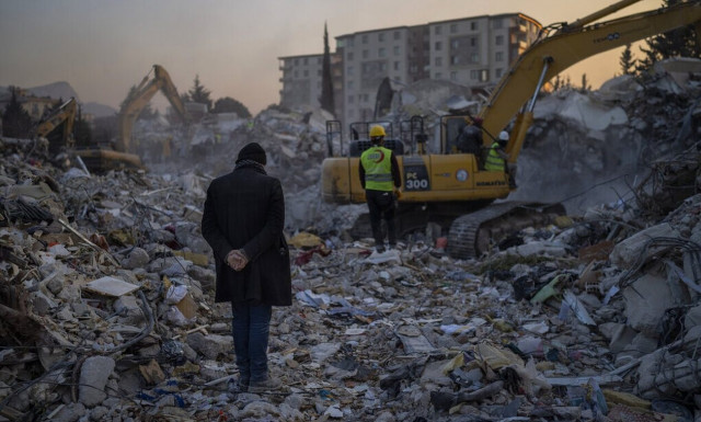 Σεισμός στην Τουρκία: 83χρονη ανασύρθηκε ζωντανή μετά από μια εβδομάδα κάτω από τα ερείπια