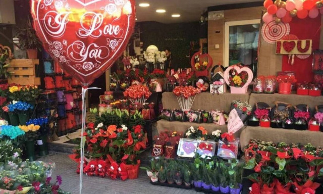 Αγίου Βαλεντίνου 2023: Με «αγκάθια» φέτος τα τριαντάφυλλα – Φτάνουν έως 5 ευρώ το τεμάχιο