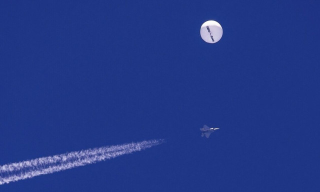 ΗΠΑ: Στο νερό πύραυλος 400.000 δολαρίων όσο οι Αμερικάνοι κυνηγούσαν μπαλόνια