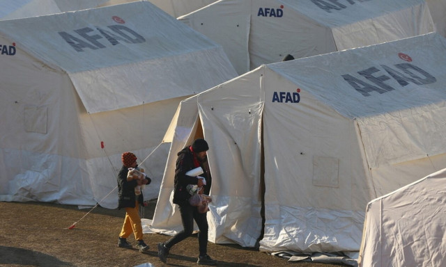 DEMO: Δωρεά φαρμάκων για τη φροντίδα των σεισμόπληκτων σε Τουρκία και Συρία