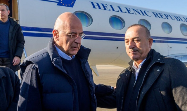 Δένδιας: Οι Έλληνες αποδεικνύουν το ήθος τους – Δεν σχετίζεται η βοήθεια στην Τουρκία με πολιτική