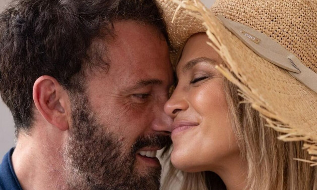 Το ερωτευμένο ζευγάρι σε τρυφερά στιγμιότυπα