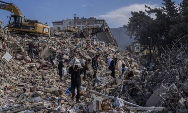 Μητρόπολη Θήρας: Στο πλευρό των σεισμόπληκτων