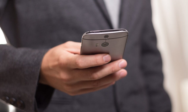 ΕΕ για ακρόαση τηλεφωνικών συνομιλιών: Δεν χρειάζεται εξατομικευμένη αιτιολογία για έκδοση άδειας