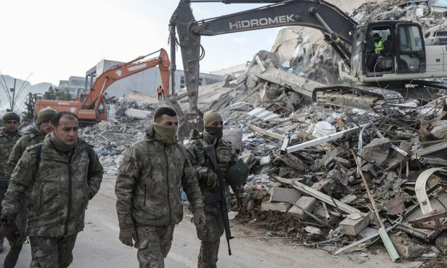 Σεισμός Τουρκία: Αυξάνονται οι λεηλασίες - Καταγγελίες για ξυλοδαρμούς προσφύγων