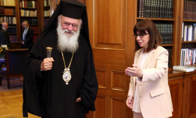 Η ΠτΔ υπέγραψε το διάταγμα με την κατανομή των οργανικών θέσεων κληρικών