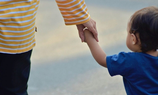 Άδεια μητρότητας: Αναλυτικές οδηγίες για την επέκτασή της από 6 σε 9 μήνες