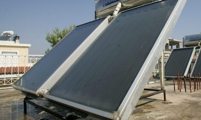 Ηλιακός θερμοσίφωνας: Πότε ανοίγει η πλατφόρμα για τις αιτήσεις - Οι δικαιούχοι και τα ποσά