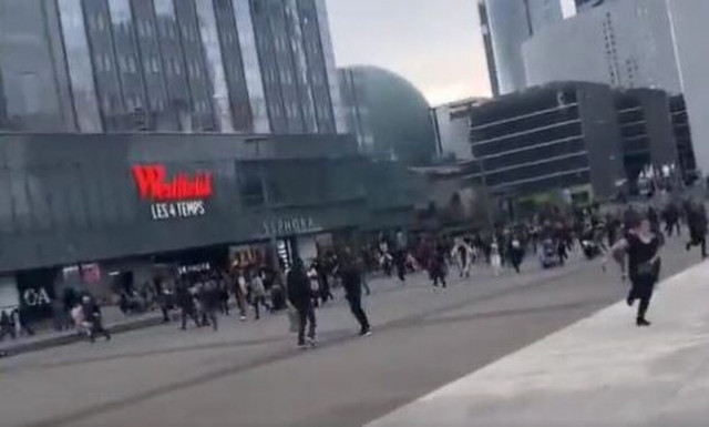 Γαλλία: Συναγερμός στο Λα Ντεφάνς στο Παρίσι - Πληροφορίες για πυροβολισμούς και έκρηξη