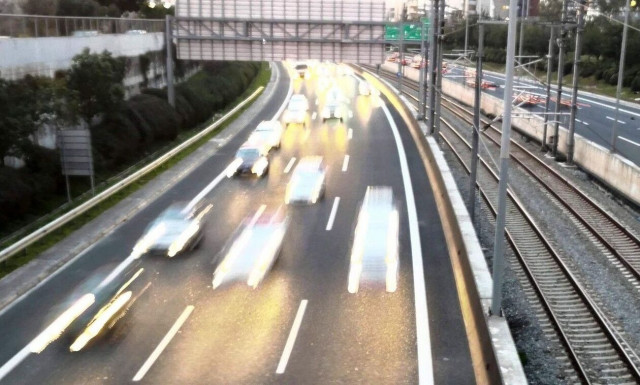 Οδηγός επιβίωσης στους ελληνικούς δρόμους: Τα μυστικά της αμυντικής οδήγησης