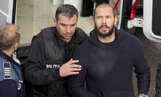 Άντριου Τέιτ: Απειλεί με μηνύσεις τα θύματα - Ζητάει από γυναίκα 300 εκατ. δολάρια