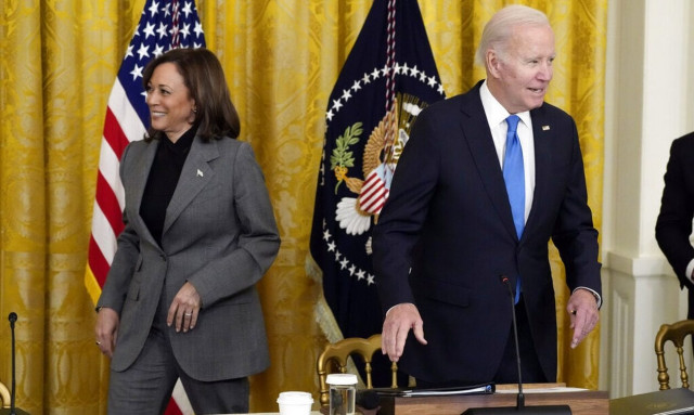 Kάμαλα Χάρις: «Ο Μπάιντεν δεν είναι πολύ μεγάλος για πρόεδρος»