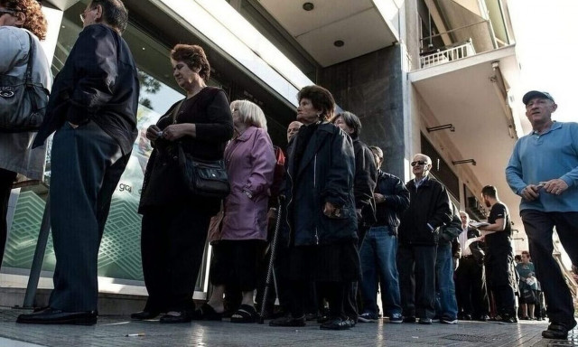 Συντάξεις: Πώς υπολογίζεται το έκτακτο επίδομα μέχρι 300 ευρώ - Κριτήρια και αναλυτικά παραδείγματα