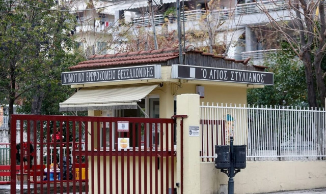 Άγιος Στυλιανός: «Το ΕΚΑΒ προσπάθησε με απινιδωτή πολλές φορές να επαναφέρει το κοριτσάκι»