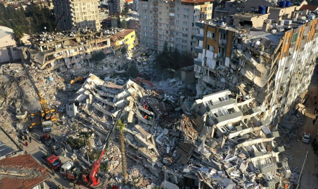 Σεισμός στην Τουρκία: Τερματίζονται οι προσπάθειες διάσωσης - «Προσεύχονται να βρεθούν οι σοροί»