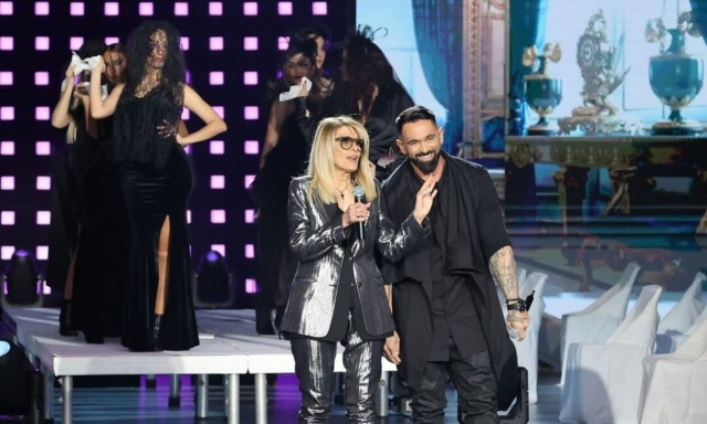 J2US - Εύη Δρούτσα: «Βλέπεις ότι έχω χάσει τα λόγια και κάθεσαι, ντροπή - Ντροπή σου»