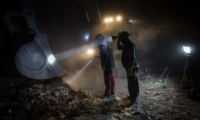 Τουρκία: Τρεις νεκροί, εγκλωβισμένοι και καταρρεύσεις κτηρίων έπειτα από το σεισμό των 6,3 Ρίχτερ