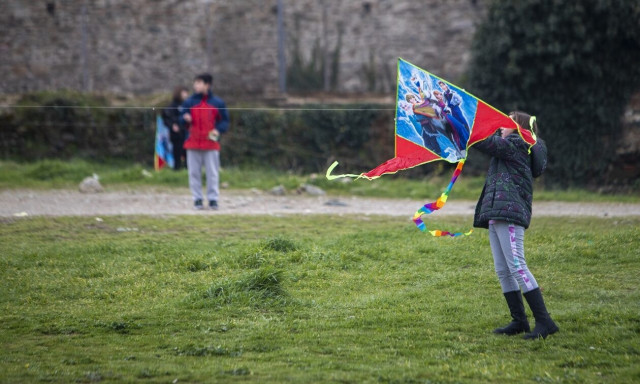 Βγήκαν τα «μαχαίρια» μεταξύ των μετεωρολόγων για τον καιρό την Καθαρά Δευτέρα