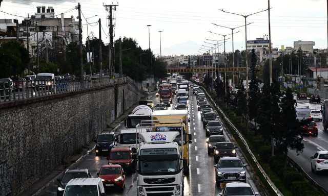 Κίνηση τώρα: Στο «κόκκινο» Αττική οδός και Κηφισός - Τροχαίο στη λεωφόρο Κύμης