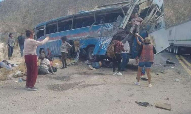 Τραγωδία στο Μεξικό: Λεωφορείο που μετέφερε μετανάστες ανετράπη - Νεκροί 17 επιβαίνοντες