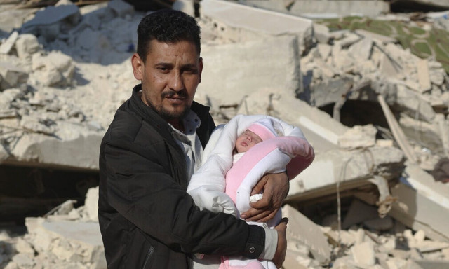 Το νεογέννητο που έγινε σύμβολο μετά την τραγωδία με το θείο του