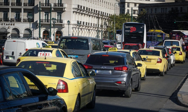 Κίνηση: «Ουρές» χιλιομέτρων στην Αττική - Ποιους δρόμους να αποφύγετε