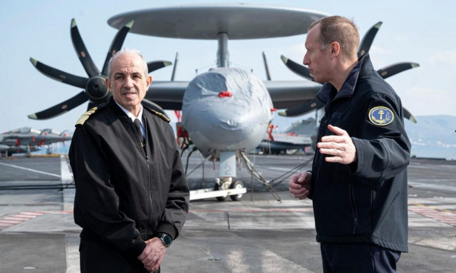 Στο γαλλικό αεροπλανοφόρο Σαρλ ντε Γκωλ η ηγεσία του Πολεμικού Ναυτικού