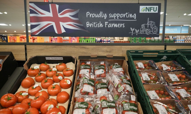 Βρετανία: Ντομάτες με το δελτίο στις μεγαλύτερες αλυσίδες σουπερμάρκετ