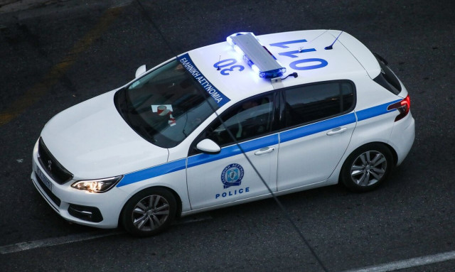 Ελευσίνα: Θύμα ξυλοδαρμού ο ιδιοκτήτης σπιτιού που γάζωσαν με Καλάσνικοφ