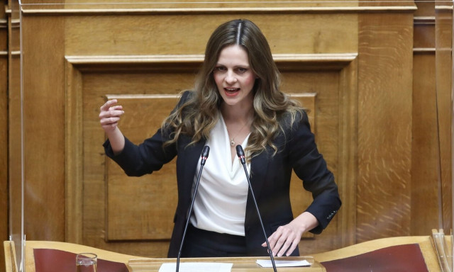 Αχτσιόγλου: Η κυβέρνηση εξαπατά τους πολίτες με τον εξωδικαστικό μηχανισμό