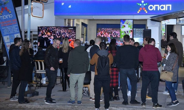 Το ποδοσφαιρικό υπερθέαμα του Λίβερπουλ-Ρεάλ σε κατάστημα ΟΠΑΠ στο Χαλάνδρι