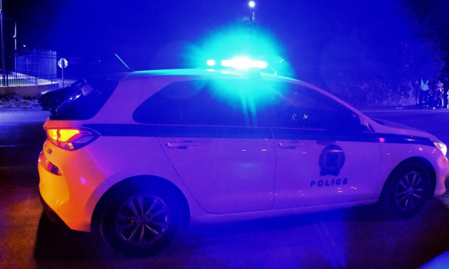 Ελευσίνα: Πυροβολισμοί με Καλάσνικοφ έξω από πολυκατοικία