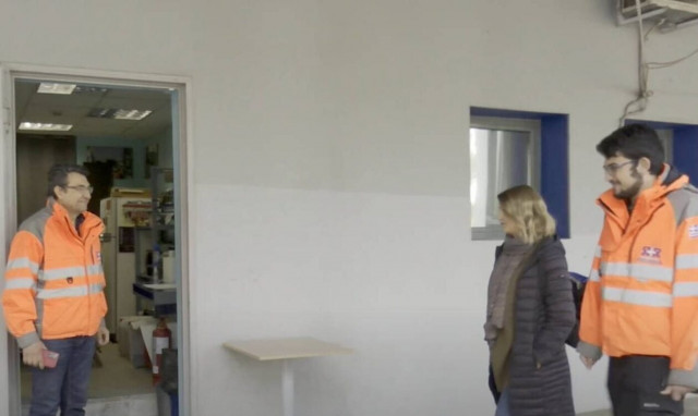 Σεισμός Τουρκία: Πατέρας και γιος επιχείρησαν μαζί στα συντρίμμια