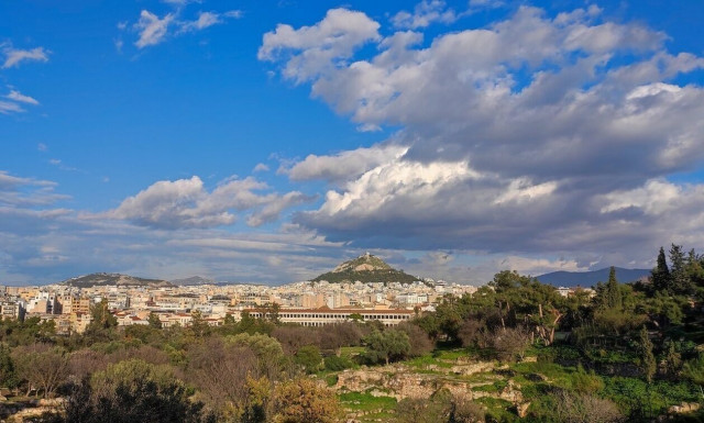 Καιρός - meteo: Τοπικές νεφώσεις, λίγες βροχές και αυξημένη υγρασία την Παρασκευή (24/2)