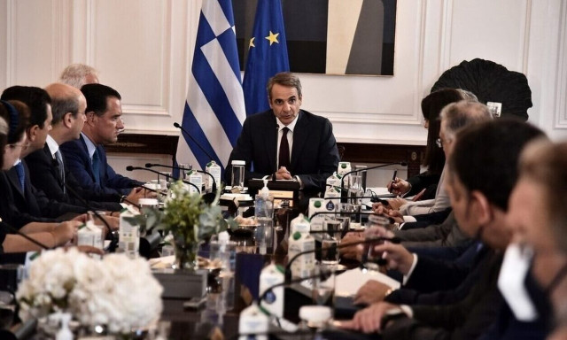 Ποιες οι δυο νέες παροχές που θα εξαγγείλει η κυβέρνηση στον «δρόμο» για τις κάλπες