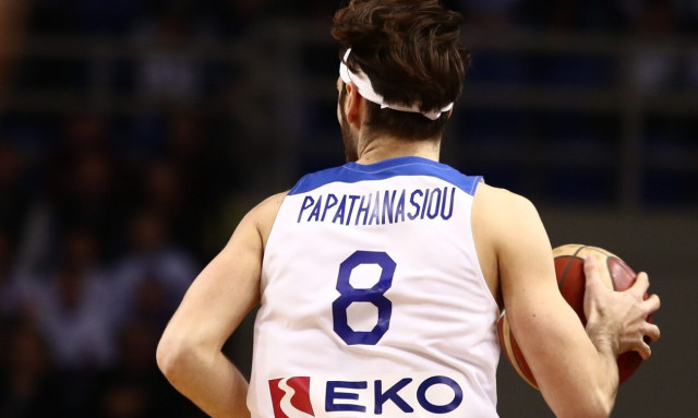 Ελλάδα – Σερβία: Ο Πάπας αγωνίζεται με το Παπαθανασίου στη φανέλα – Διαβάστε τον λόγο