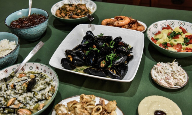 Σαρακοστιανό τραπέζι: Πώς λειτουργεί η αγορά σε Βαρβάκειο και Ρέντη- Τι ισχύει για τις λαϊκές αγορές