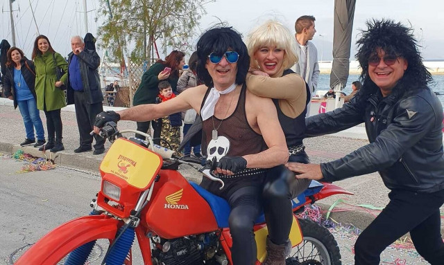 Έλληνας δήμαρχος ντύθηκε Στάθης Ψάλτης και... έριξε το ελληνικό διαδίκτυο