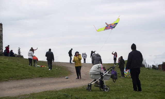 Ο καιρός την Καθαρά Δευτέρα: Νεφώσεις με ενισχυμένους νοτιάδες και αφρικανική σκόνη - Πού θα βρέξει