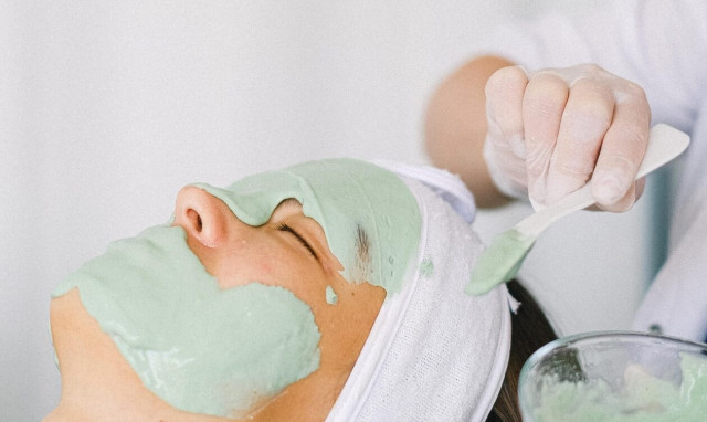 «Βροχή» καταγγελιών για κέντρο αισθητικής - «Έκλαιγα πάνω από τους πελάτες», λέει πρώην εργαζόμενη