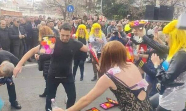 Κοζάνη: Τρελό γέλιο στο καρναβάλι με το δρώμενο… Μπισμπίκης – Βανδή!