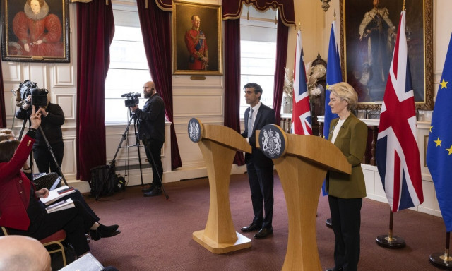 Βrexit: Οι πρώτες αντιδράσεις έπειτα από τη συμφωνία Βρετανίας - ΕΕ για τη Βόρεια Ιρλανδία