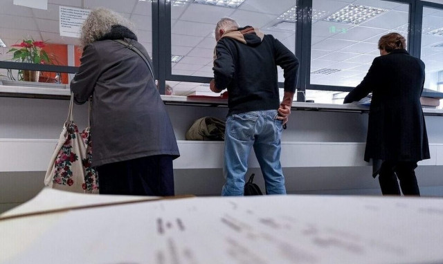 Χρέη στην εφορία: Πως γίνονται οι συμψηφισμοί, πότε προχωράει η αναγκαστική εκτέλεση