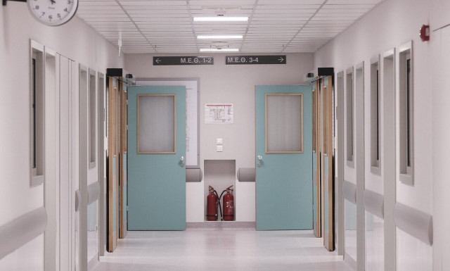 Θεσσαλονίκη: Στη ΜΕΘ παραμένει ο 20χρονος που υπέστη ανακοπή σε γήπεδο 5X5