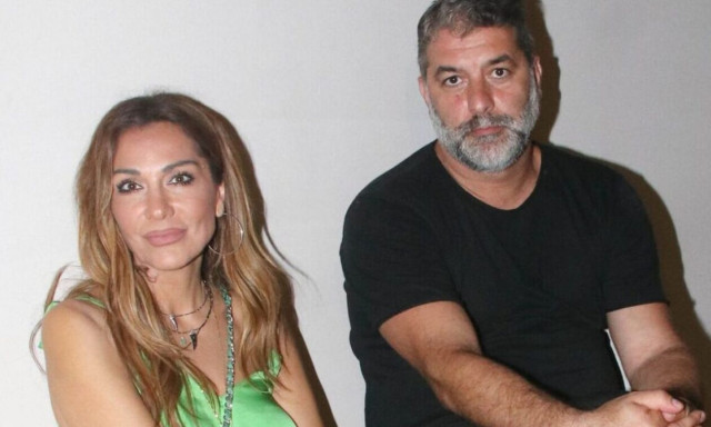 Βασίλης Μπισμπίκης: Ξαναπήγε μπουζούκια, αλλά χωρίς το μαύρο t-shirt - Τι φόρεσε