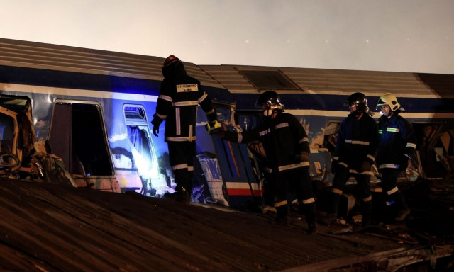 Σύγκρουση τρένων στα Τέμπη: Ανατριχιαστικά βίντεο από κινητά επιβατών